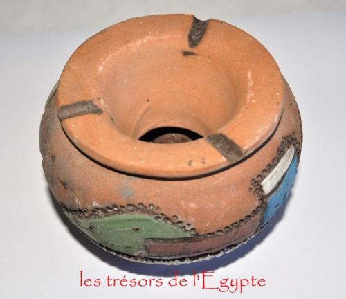 Cendrier en poterie égyptienne.