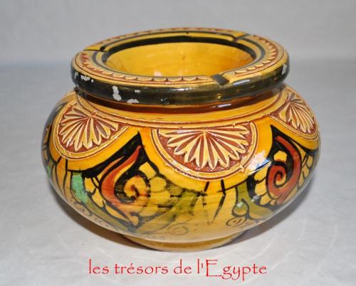 Cendrier en poterie marocaine.